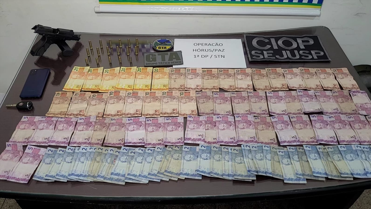 EM SANTANA, POLÍCIA CIVIL PRENDE DOIS INDIVÍDUOS EM FLAGRANTE POR PORTE ILEGAL DE ARMA DE FOGO E MUNIÇÕES, RECEPTAÇÃO E ADULTERAÇÃO VEICULAR